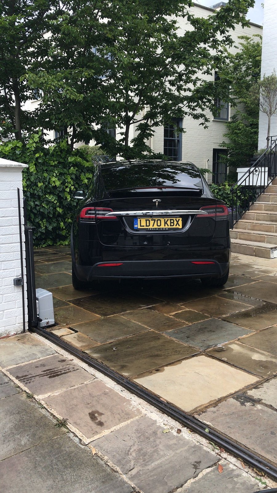 Full Valet in W8